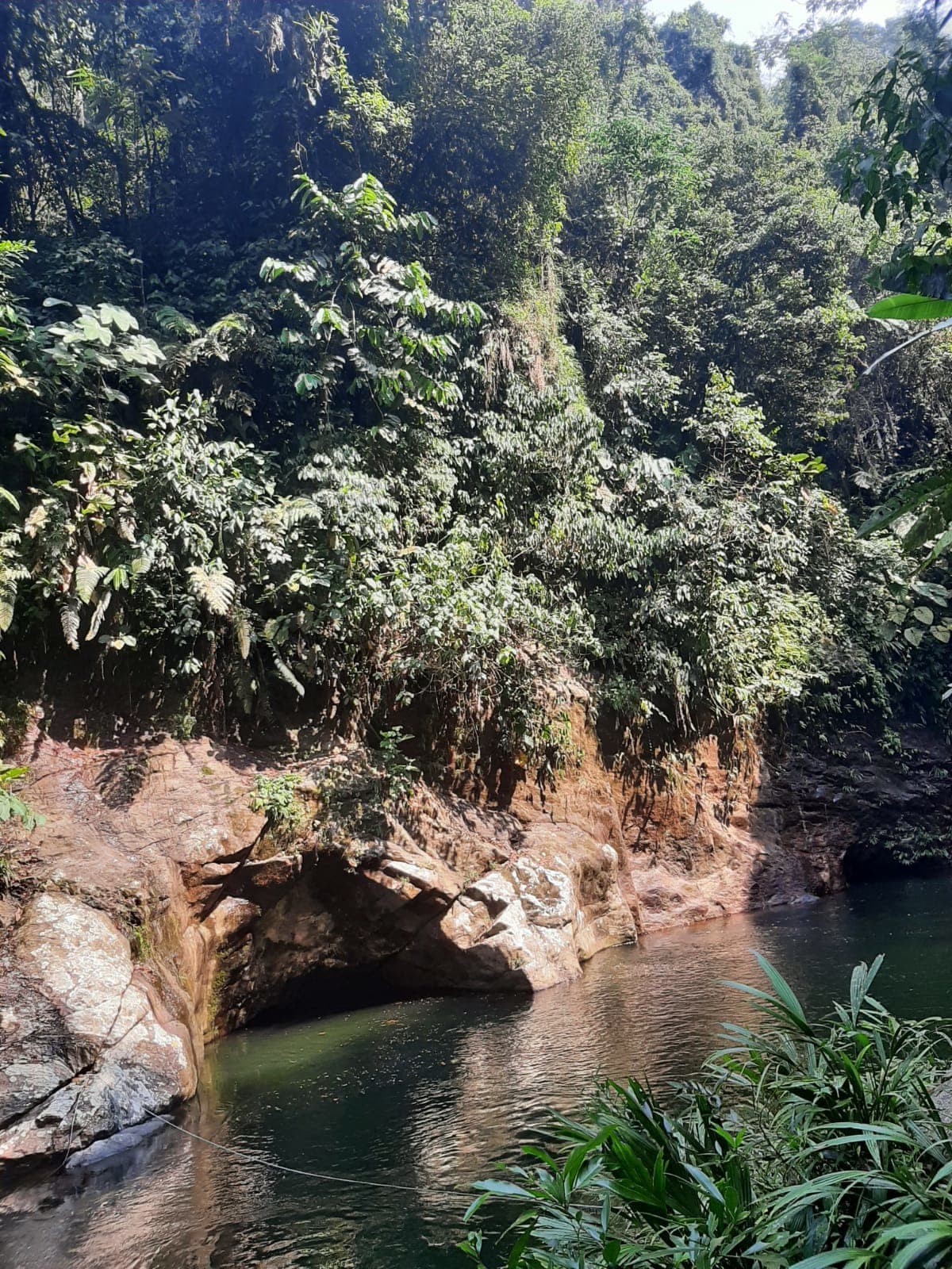 EcoEscape Melcocho: Inmersión en las Aguas Transparentes de Cocorná – Actividades en Medellín, Antioquia · foto 1