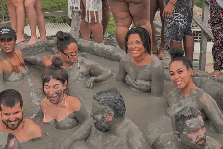 Volcán de lodo y almuerzo en Club de Playa – Actividades en Cartagena de Indias, Bolívar · foto 1