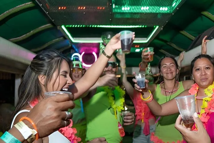 Chiva Rumbera - Fiesta en bus turístico – Actividades en Cartagena de Indias, Bolívar · foto 1
