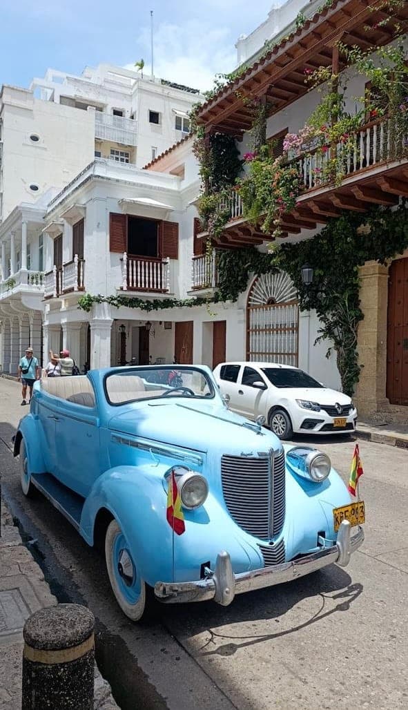 Recorrido en Cartagena en Vehículos Antiguos – Actividades en Cartagena de Indias, Bolívar · foto 1