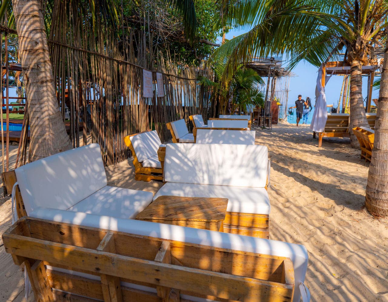 Pasadía Premiun en Playa Tranquila con piscina y almuerzo. – Planes en Cartagena de Indias, Bolívar · foto 1